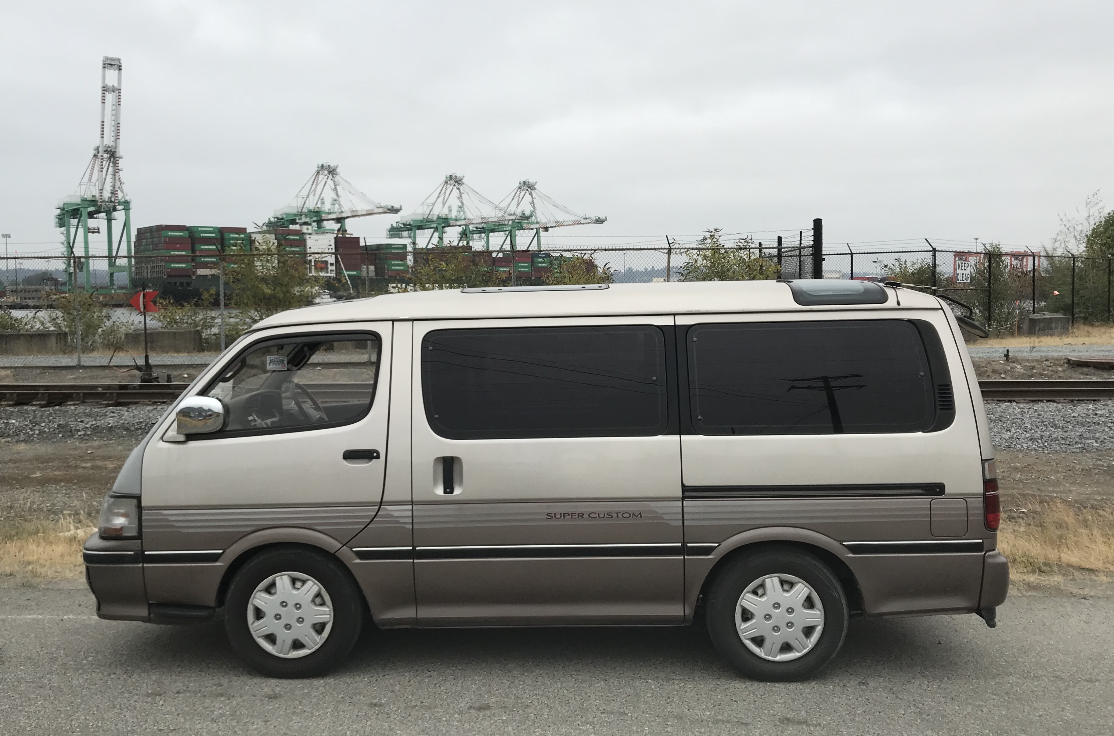 1993 Toyota HiAce 2WD - gasoline AT | AdamsGarage - SODO-MOTO