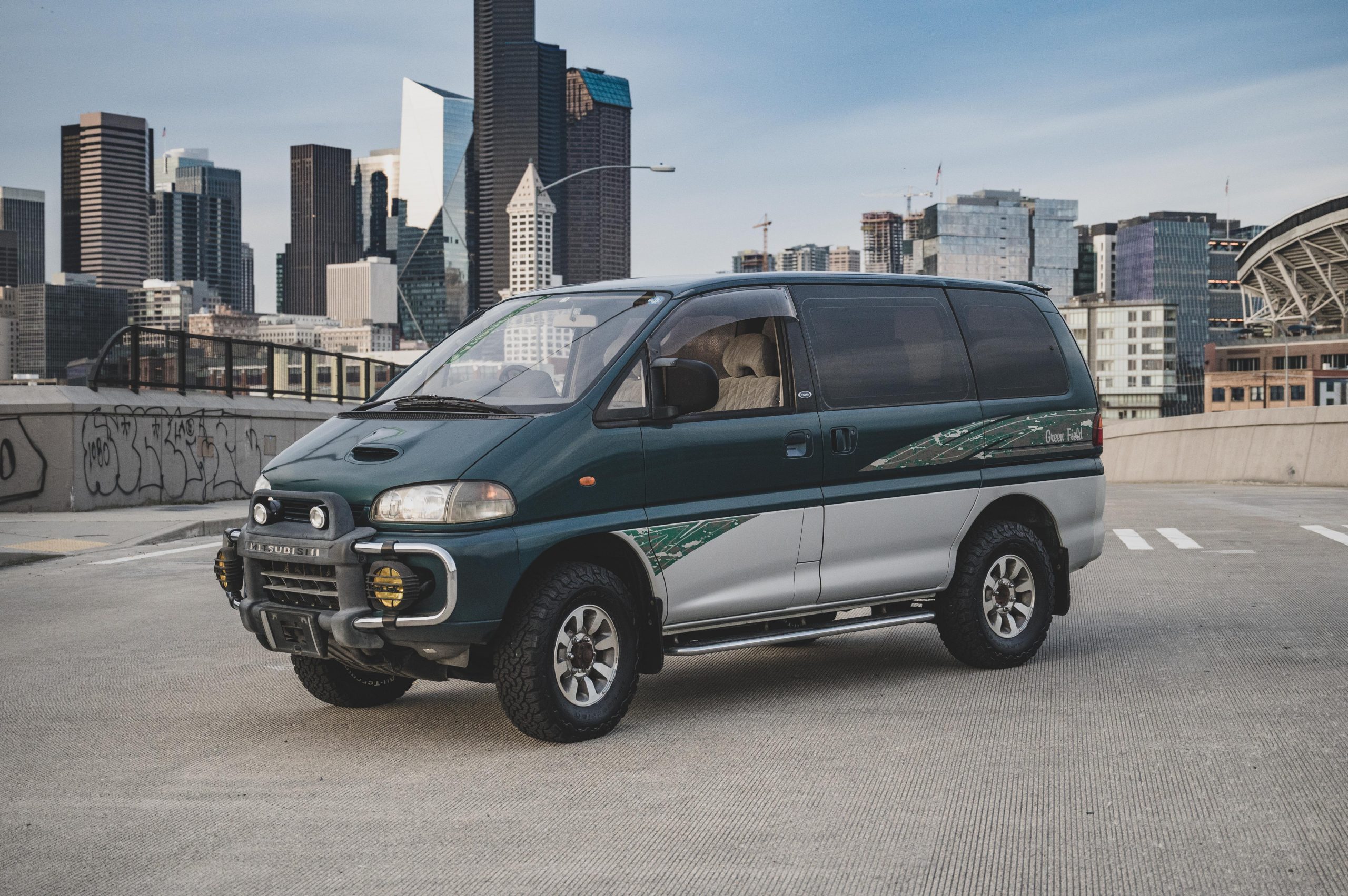 1995 Mitsubishi Delica Exceed L400 4x4 | AdamsGarage - SODO-MOTO