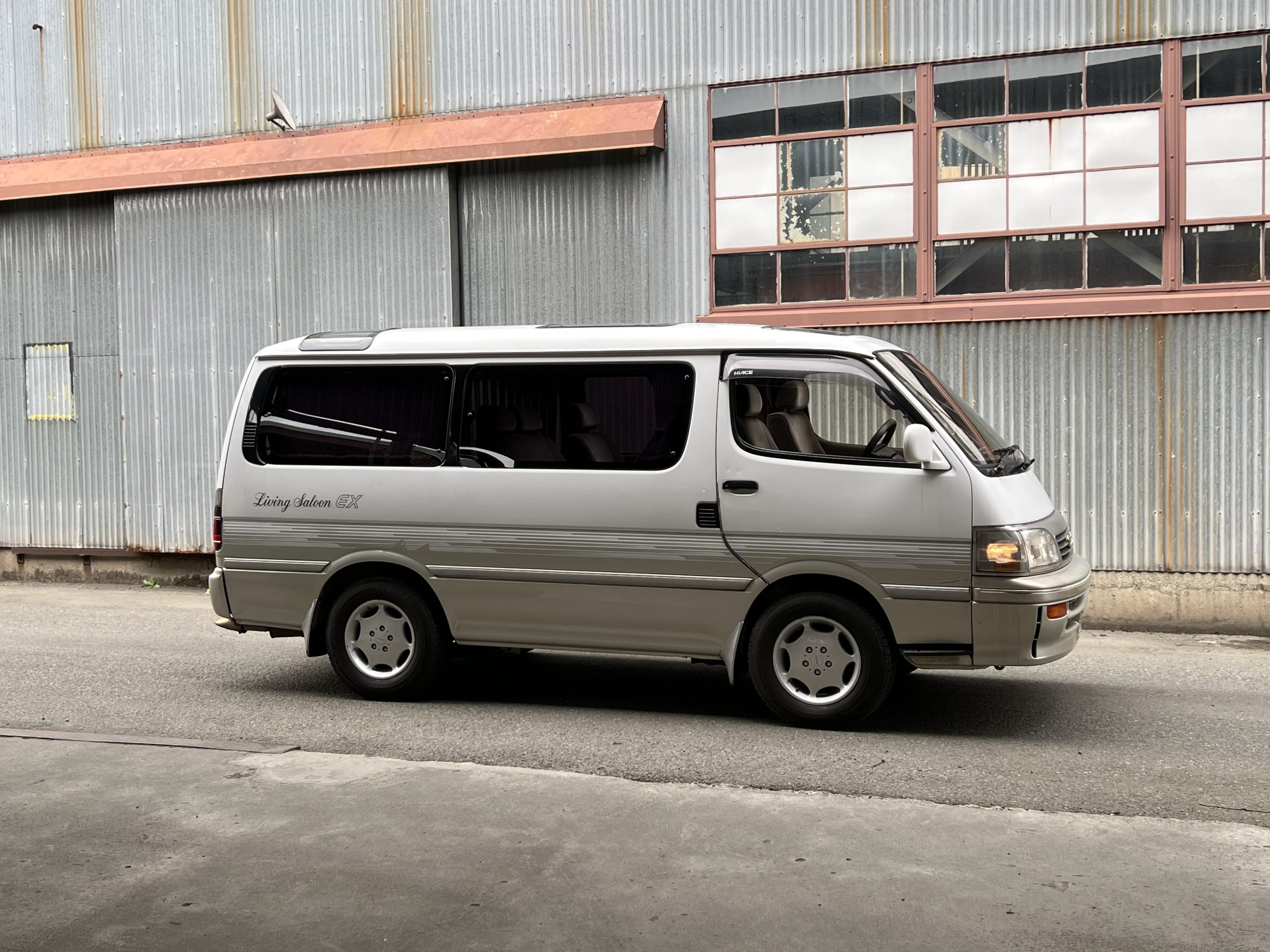 D*o様 ヒコセブン RAYS Caravan & Hiace 2台の計3台セッ 1995 Toyota HiAce 2WD | AdamsGarage - SODO-MOTO