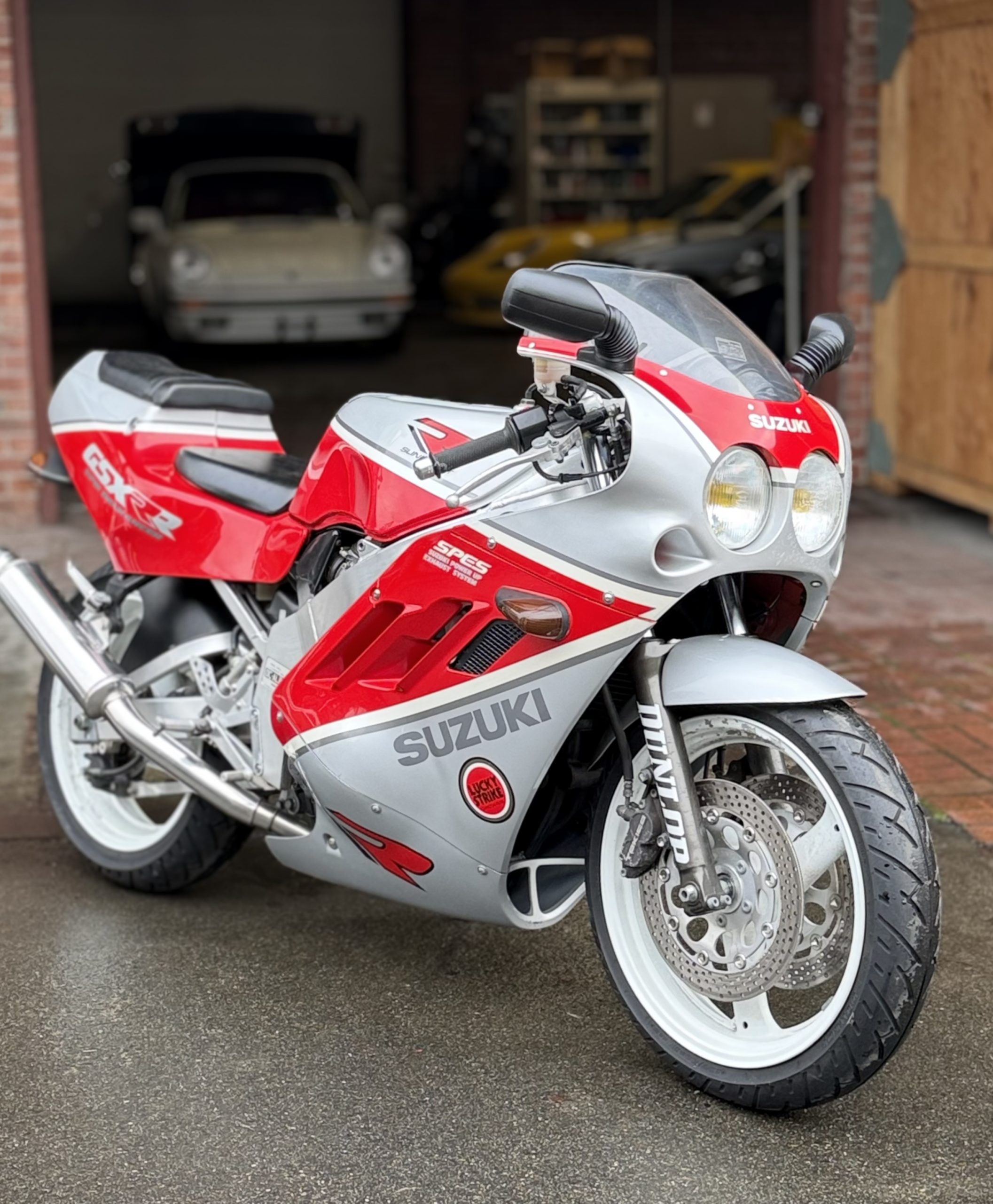 1989 Suzuki GSX-R400R | AdamsGarage - SODO-MOTO 1989 Suzuki GSX-R400R | AdamsGarage - SODO-MOTO