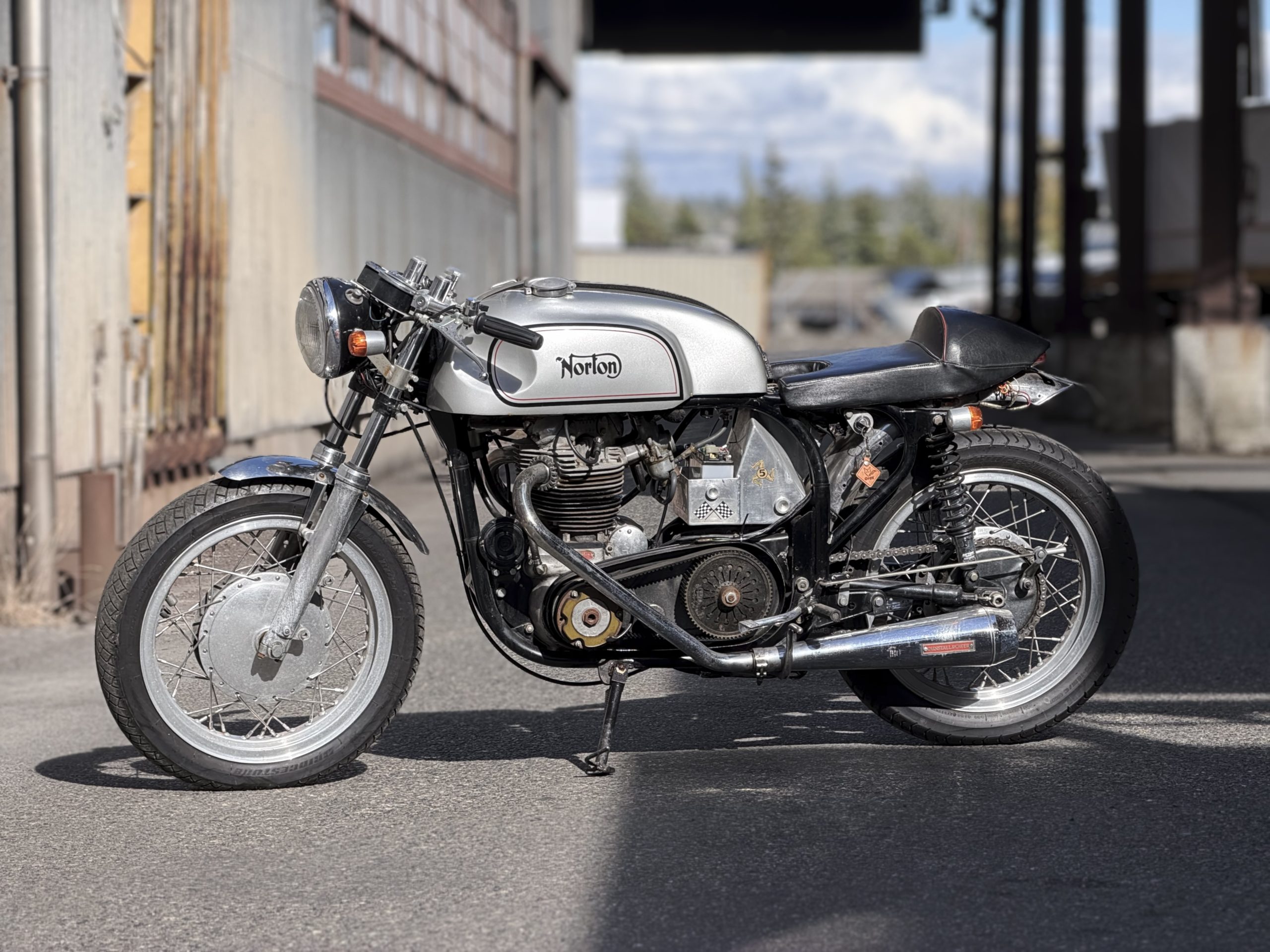  NORTONビンテージ ロードバイク※レストア 1966 Norton Atlas Café Racer | AdamsGarage - SODO-MOTO